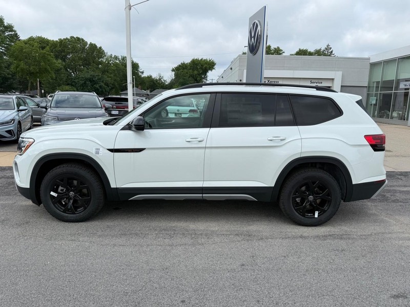 Volkswagen Atlas Vehicle Full-screen Gallery Image 2