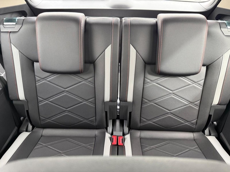 Volkswagen Atlas Vehicle Full-screen Gallery Image 6