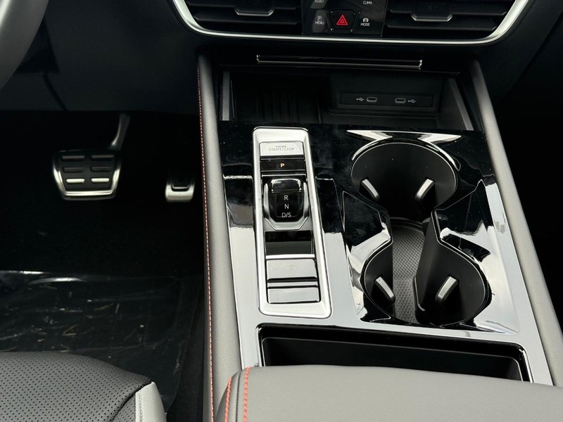 Volkswagen Atlas Vehicle Full-screen Gallery Image 9