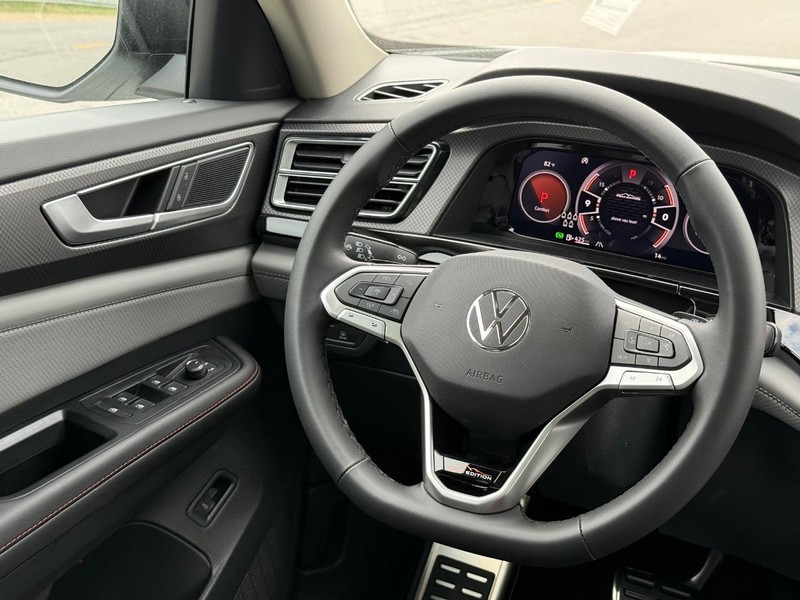 Volkswagen Atlas Vehicle Full-screen Gallery Image 10