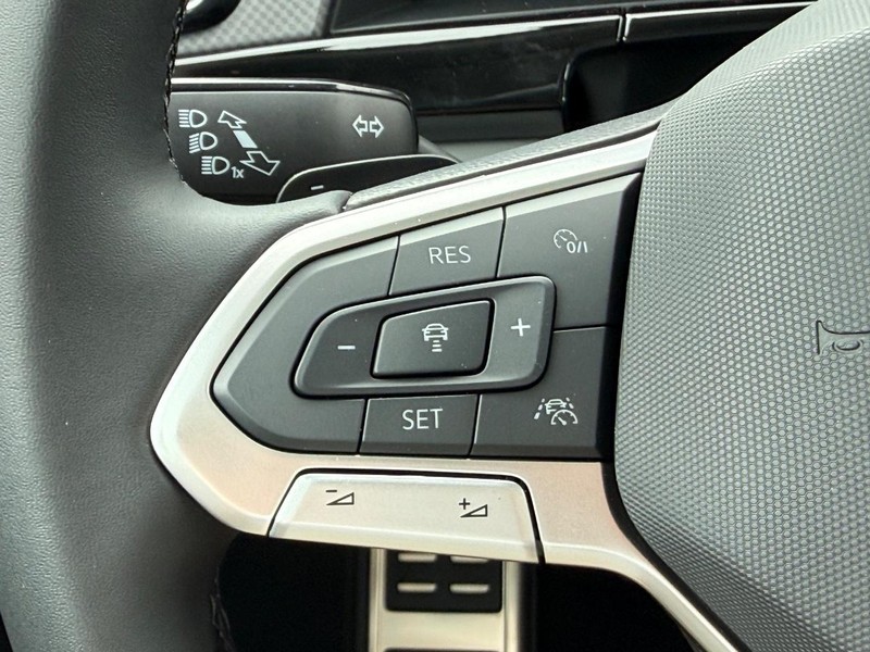 Volkswagen Atlas Vehicle Full-screen Gallery Image 12