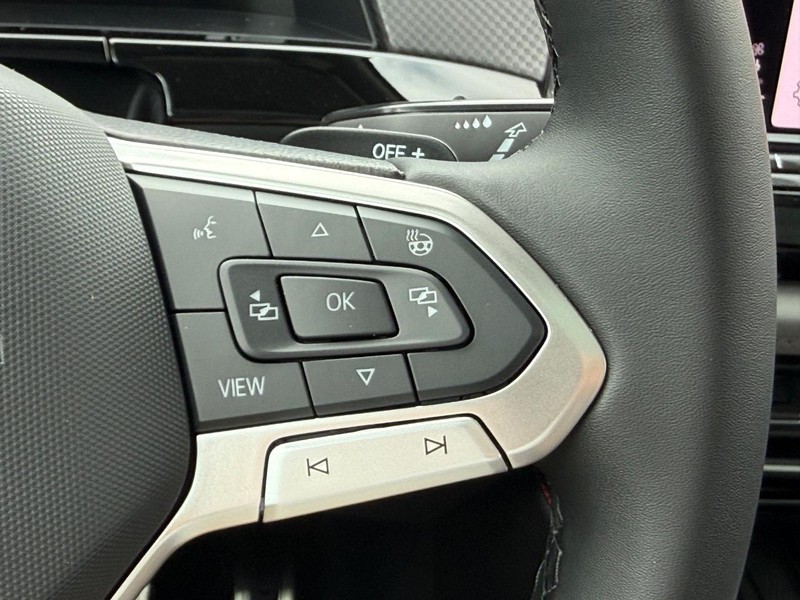 Volkswagen Atlas Vehicle Full-screen Gallery Image 14