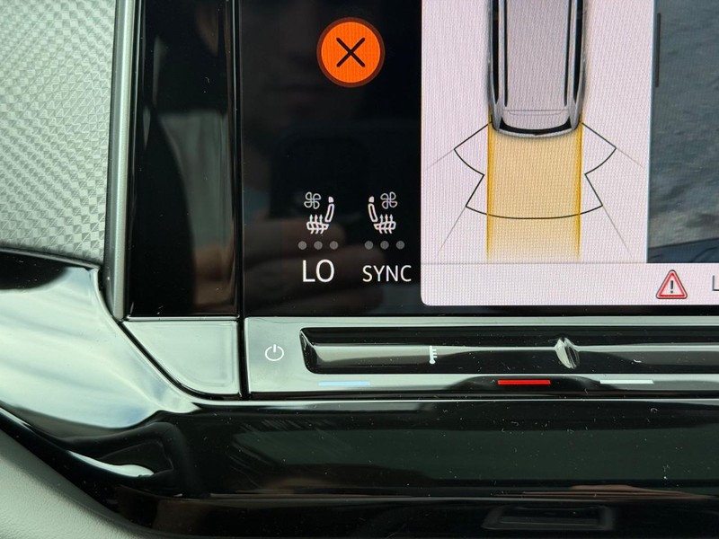 Volkswagen Atlas Vehicle Full-screen Gallery Image 15