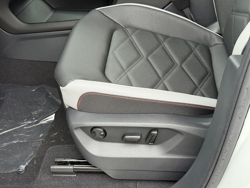 Volkswagen Atlas Vehicle Full-screen Gallery Image 17