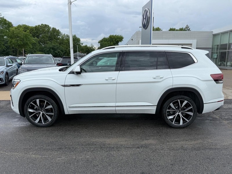 Volkswagen Atlas Vehicle Full-screen Gallery Image 2