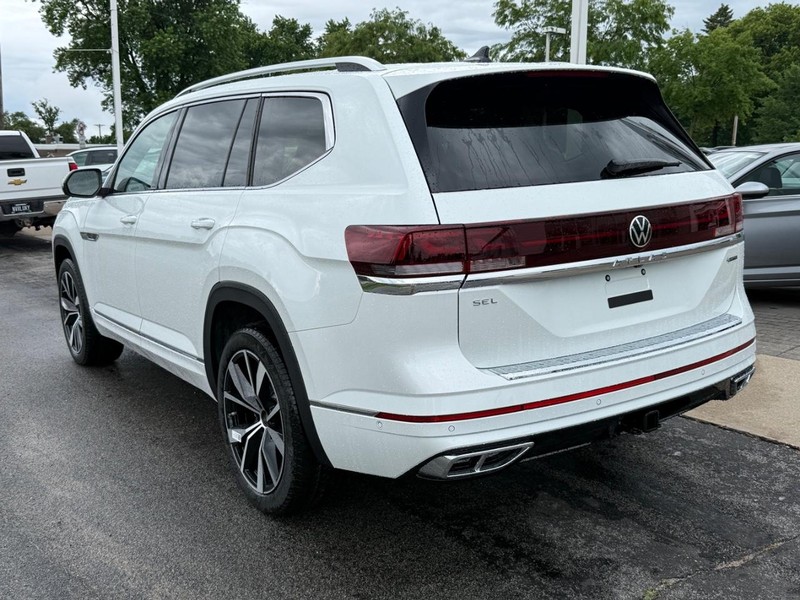 Volkswagen Atlas Vehicle Full-screen Gallery Image 3