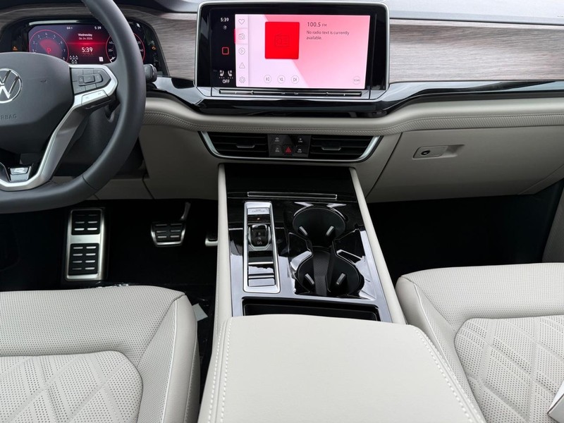 Volkswagen Atlas Vehicle Full-screen Gallery Image 5