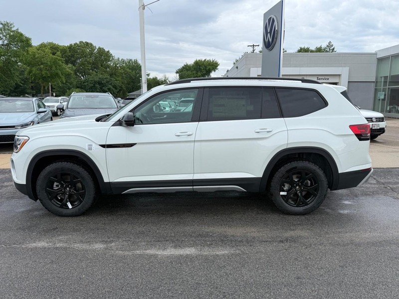 Volkswagen Atlas Vehicle Full-screen Gallery Image 2