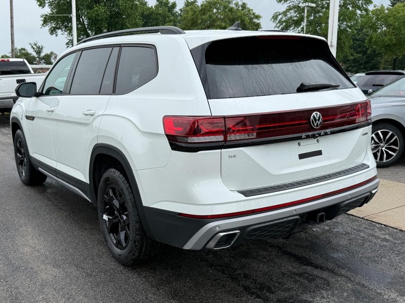 Volkswagen Atlas Vehicle Full-screen Gallery Image 3