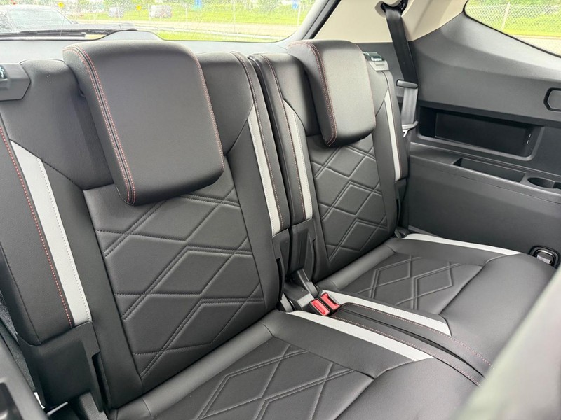 Volkswagen Atlas Vehicle Full-screen Gallery Image 5
