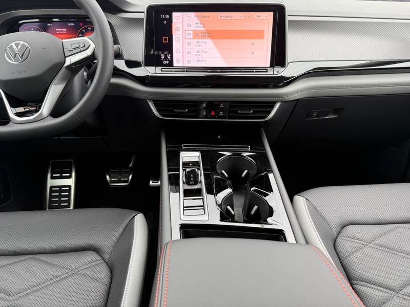 Volkswagen Atlas Vehicle Full-screen Gallery Image 6