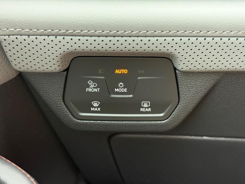 Volkswagen Atlas Vehicle Full-screen Gallery Image 14