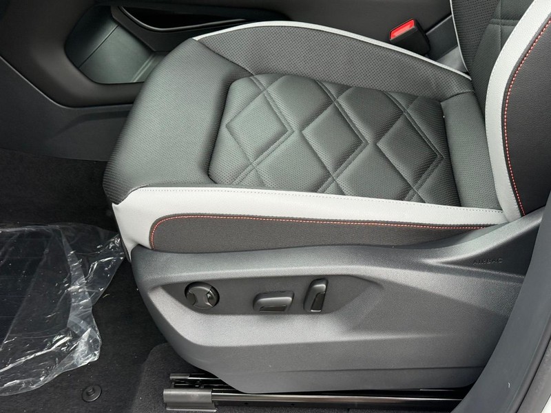 Volkswagen Atlas Vehicle Full-screen Gallery Image 16