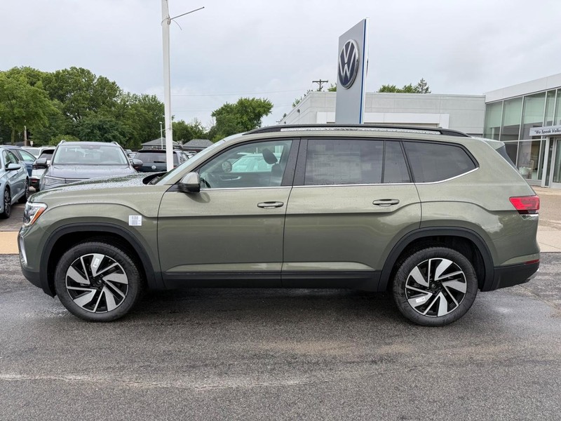 Volkswagen Atlas Vehicle Full-screen Gallery Image 2