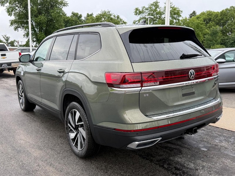 Volkswagen Atlas Vehicle Full-screen Gallery Image 3
