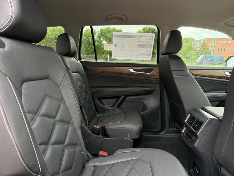 Volkswagen Atlas Vehicle Full-screen Gallery Image 5