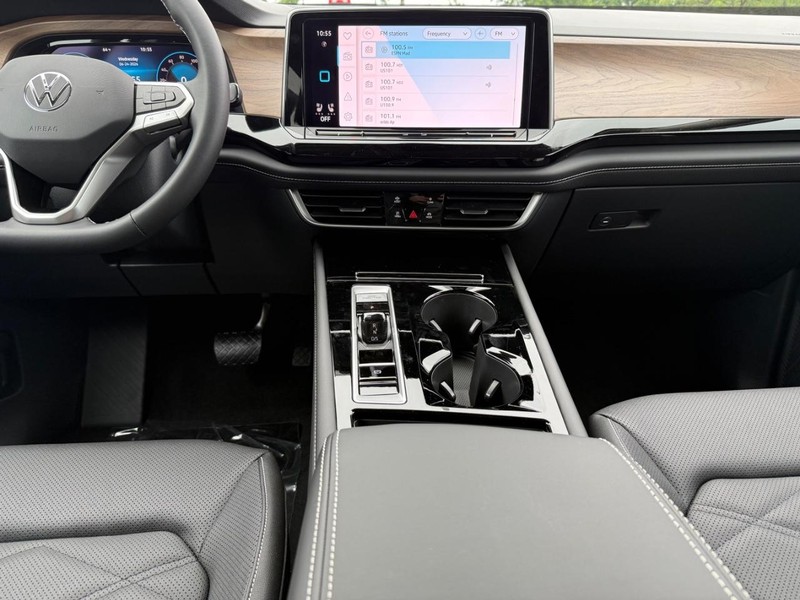 Volkswagen Atlas Vehicle Full-screen Gallery Image 6