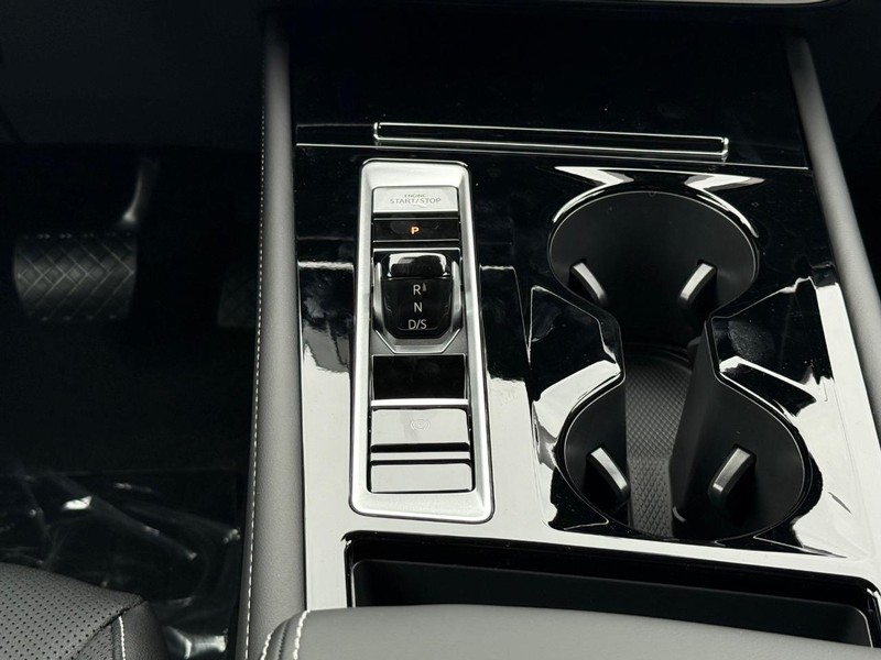 Volkswagen Atlas Vehicle Full-screen Gallery Image 8