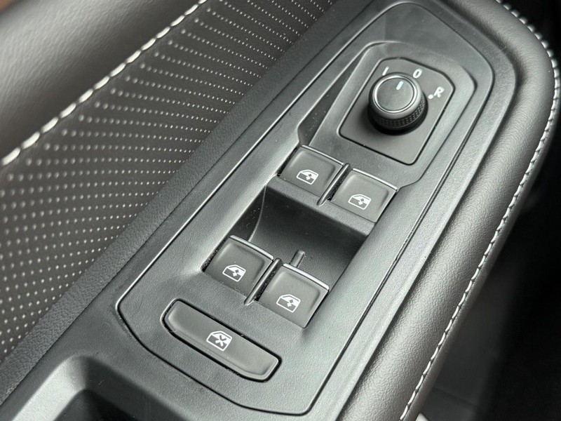 Volkswagen Atlas Vehicle Full-screen Gallery Image 14