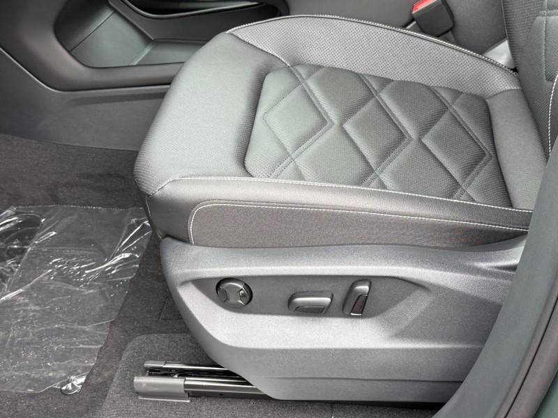 Volkswagen Atlas Vehicle Full-screen Gallery Image 15
