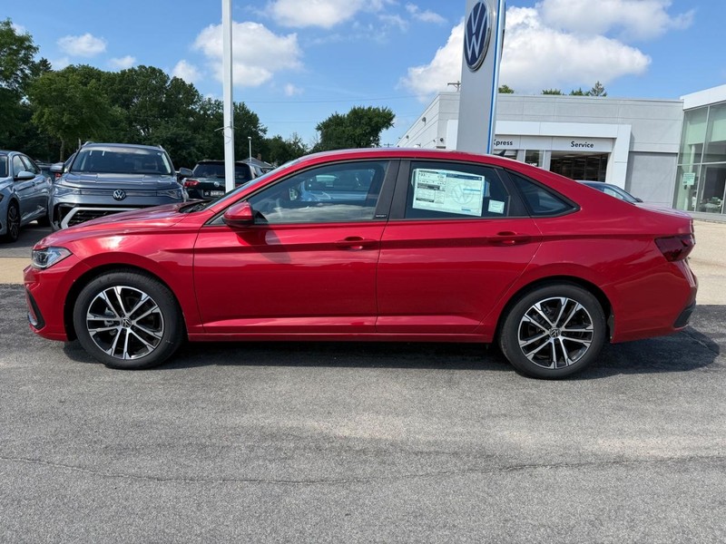 Volkswagen Jetta Vehicle Full-screen Gallery Image 2