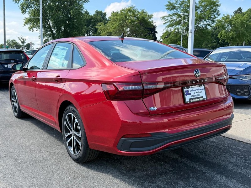 Volkswagen Jetta Vehicle Full-screen Gallery Image 3