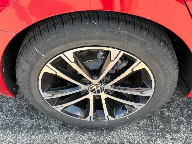 Volkswagen Jetta Vehicle Full-screen Gallery Image 4